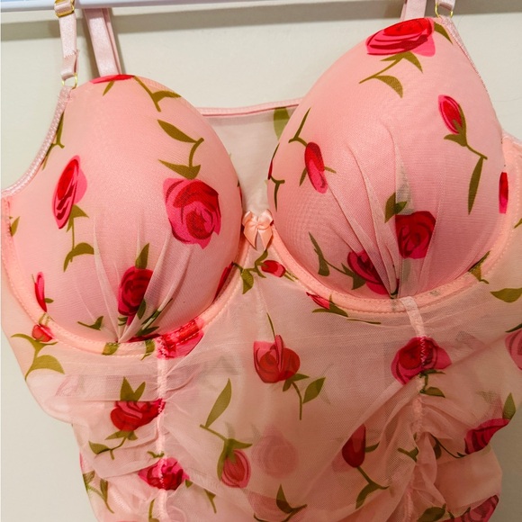 Floral Print Ruched Ruffle Hem Underwire Mesh
Slips - Picture 1 of 6